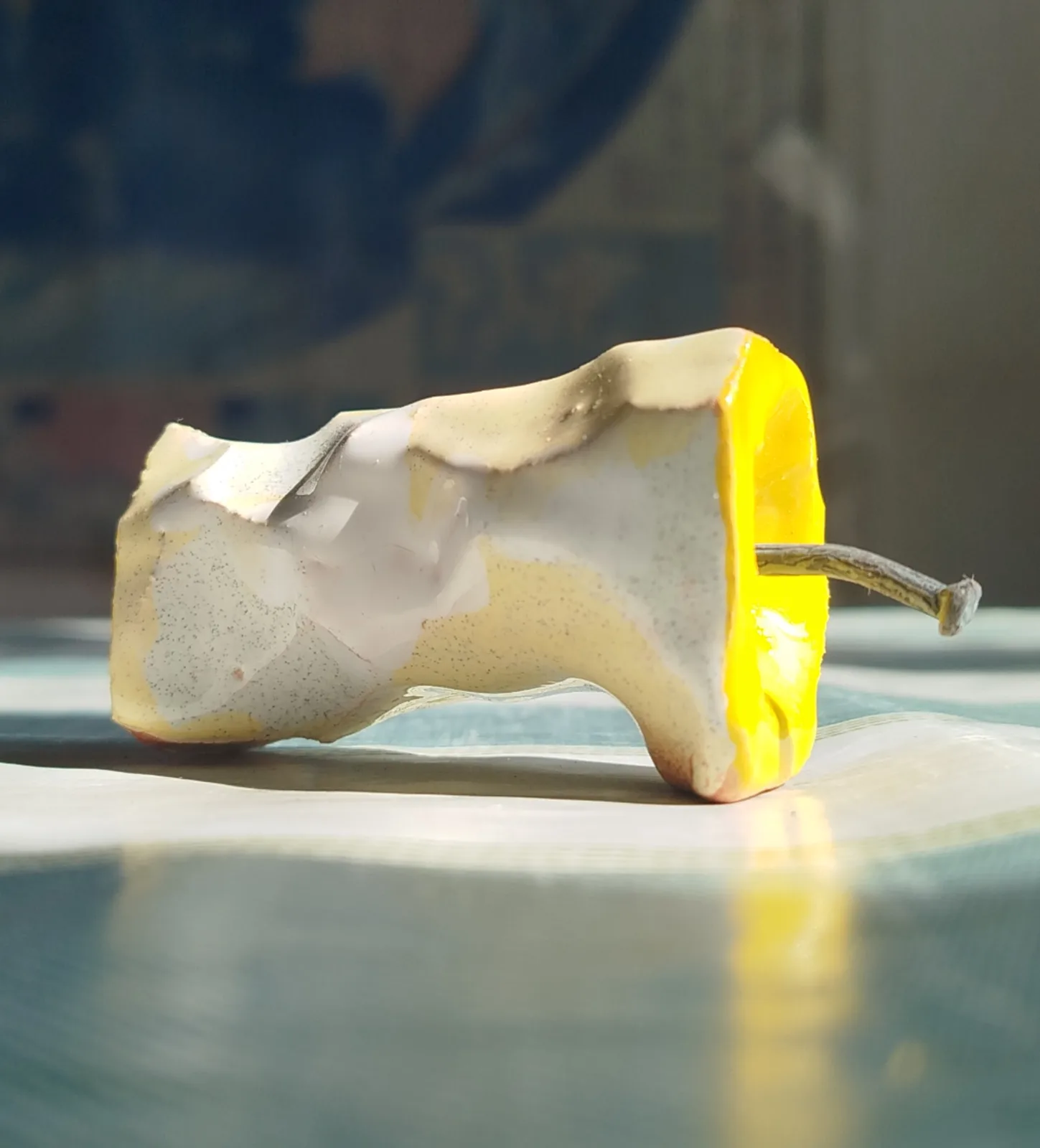 Картина «Огрызок желтый» — Екатерина Аносова, Керамика, аукцион Artstore