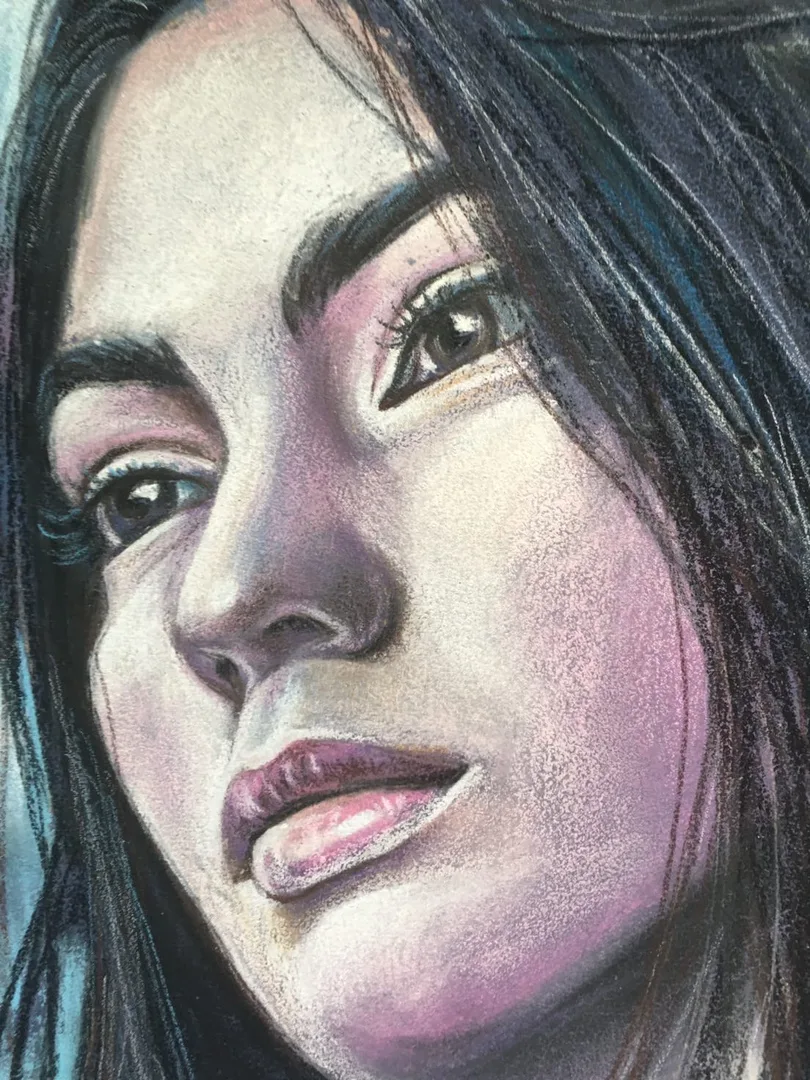 "Она сидела у окна"