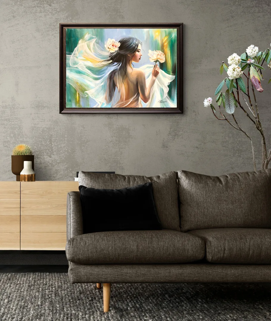 Девушка с пионом