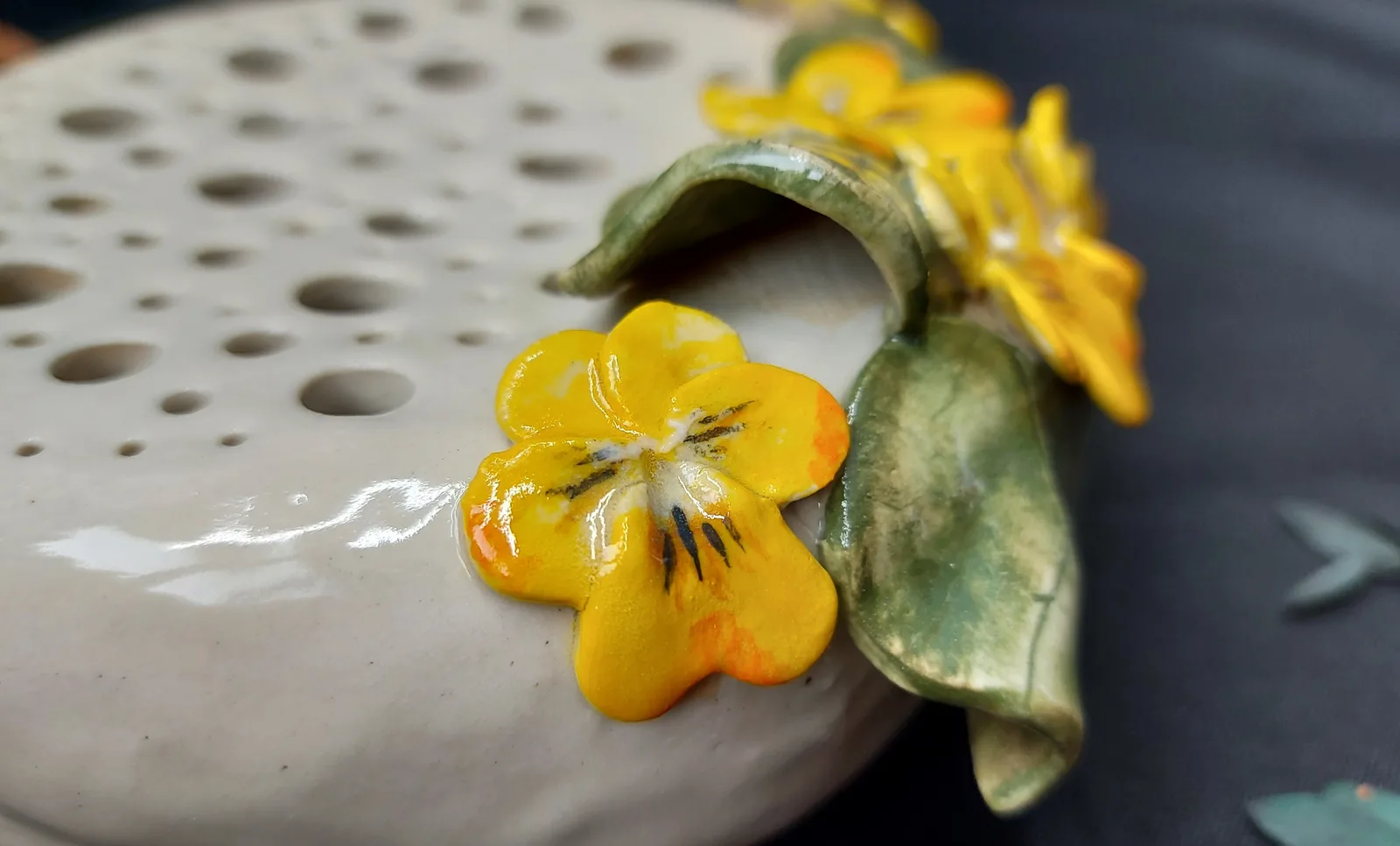 Ваза кензан Желтые виолы