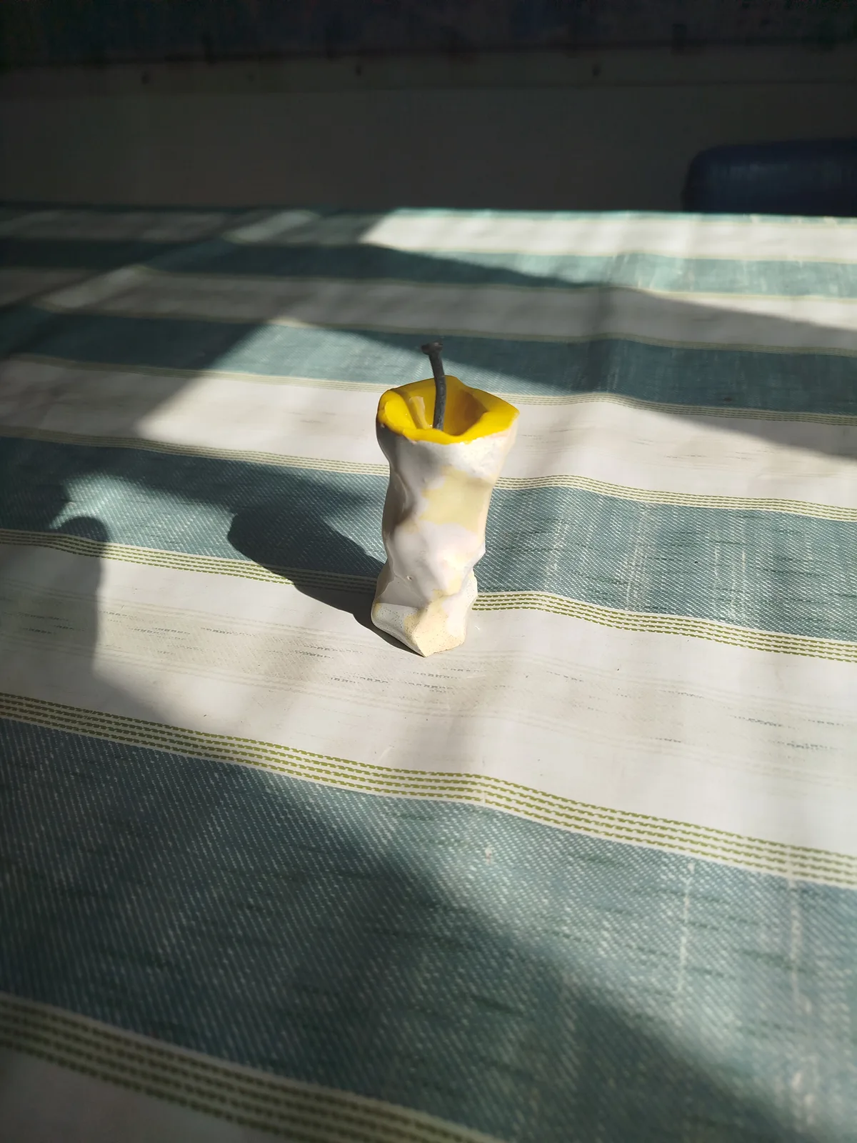 Огрызок желтый