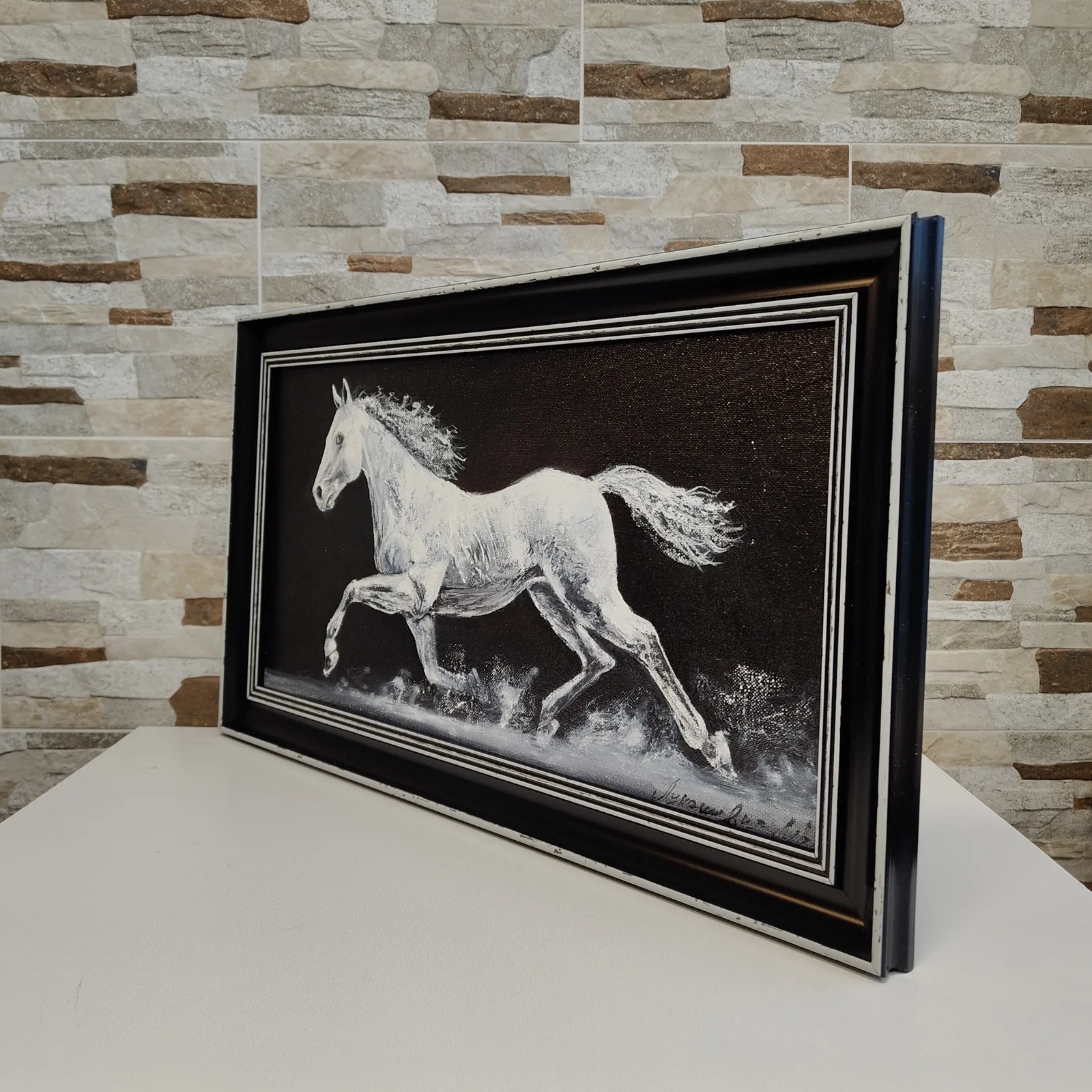 Лошадь белая